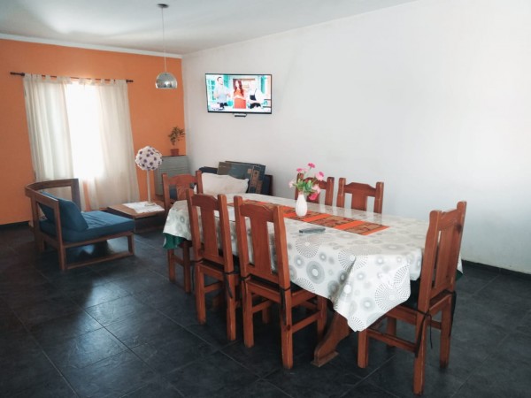 CASA 3 AMBIENTES B° MALVINAS ARGENTINAS - PATIO Y ENTRADA DE AUTO DOBLE
