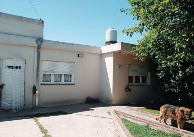 CASA 3 AMBIENTES B° MALVINAS ARGENTINAS - PATIO Y ENTRADA DE AUTO DOBLE