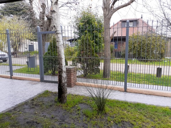 CASA 5 AMBIENTES CON PARQUE Y QUINCHO - BARRIO JARDIN PERALTA RAMOS-APTA CREDITO