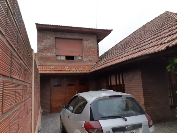 CASA 5 AMBIENTES CON PARQUE Y QUINCHO - BARRIO JARDIN PERALTA RAMOS-APTA CREDITO