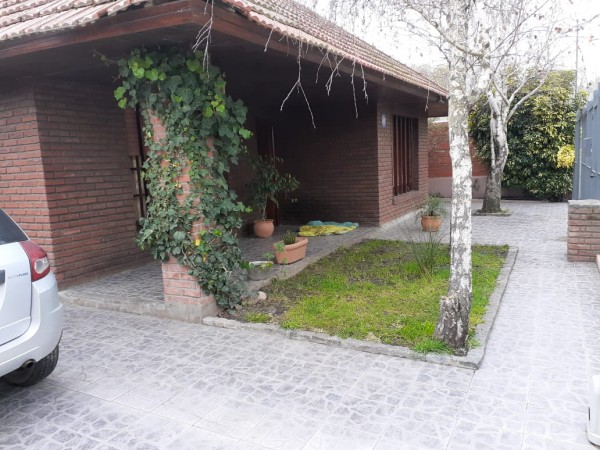 CASA 5 AMBIENTES CON PARQUE Y QUINCHO - BARRIO JARDIN PERALTA RAMOS-APTA CREDITO