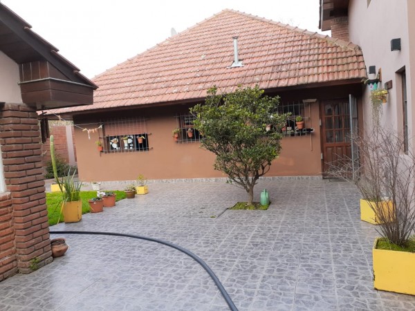 CASA 5 AMBIENTES CON PARQUE Y QUINCHO - BARRIO JARDIN PERALTA RAMOS-APTA CREDITO