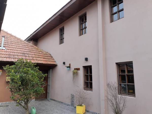 CASA 5 AMBIENTES CON PARQUE Y QUINCHO - BARRIO JARDIN PERALTA RAMOS-APTA CREDITO