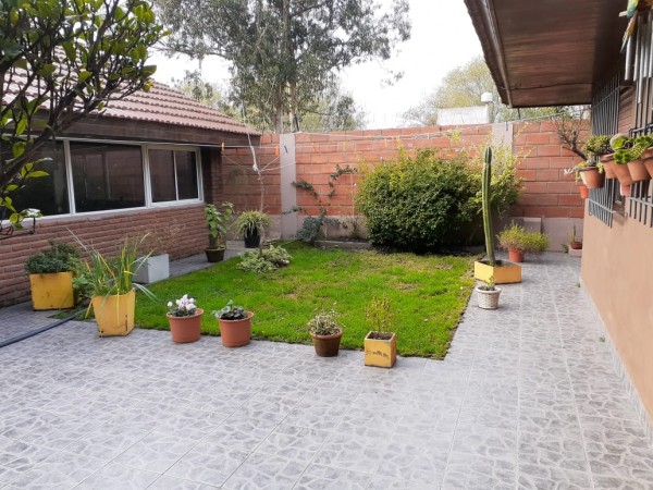 CASA 5 AMBIENTES CON PARQUE Y QUINCHO - BARRIO JARDIN PERALTA RAMOS-APTA CREDITO