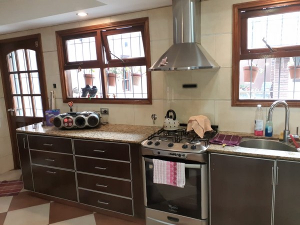 CASA 5 AMBIENTES CON PARQUE Y QUINCHO - BARRIO JARDIN PERALTA RAMOS-APTA CREDITO