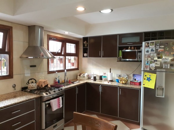 CASA 5 AMBIENTES CON PARQUE Y QUINCHO - BARRIO JARDIN PERALTA RAMOS-APTA CREDITO
