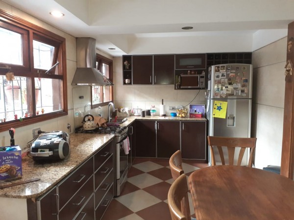 CASA 5 AMBIENTES CON PARQUE Y QUINCHO - BARRIO JARDIN PERALTA RAMOS-APTA CREDITO