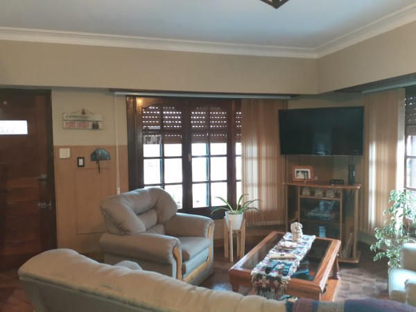 CASA 5 AMBIENTES CON PARQUE Y QUINCHO - BARRIO JARDIN PERALTA RAMOS-APTA CREDITO