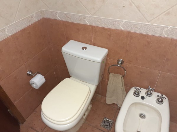 CASA 5 AMBIENTES CON PARQUE Y QUINCHO - BARRIO JARDIN PERALTA RAMOS-APTA CREDITO