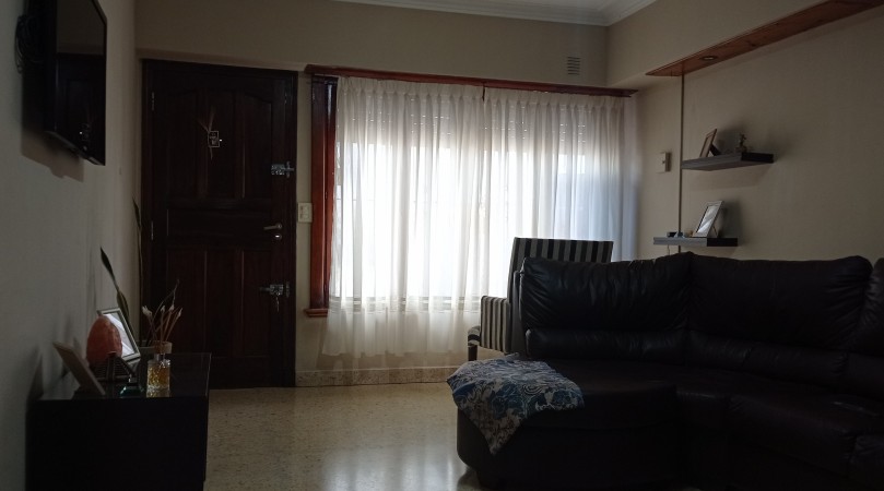 CASA 3 AMB + DEPTO 2 AMB + HABITACION CON BANO EN MISMO LOTE - VENTA EN BLOOCK