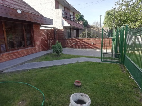 Casa 3 ambientes con jardin y parrilla barrio Los Pinares