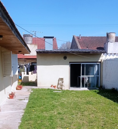 CASA 3 AMB + DEPTO 2 AMB + HABITACION CON BANO EN MISMO LOTE - VENTA EN BLOOCK