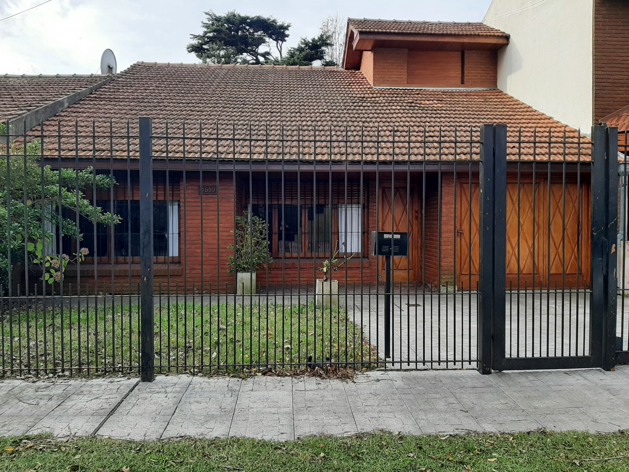 CASA 4 AMBIENTES PARQUE LURO QUINCHO JARDIN