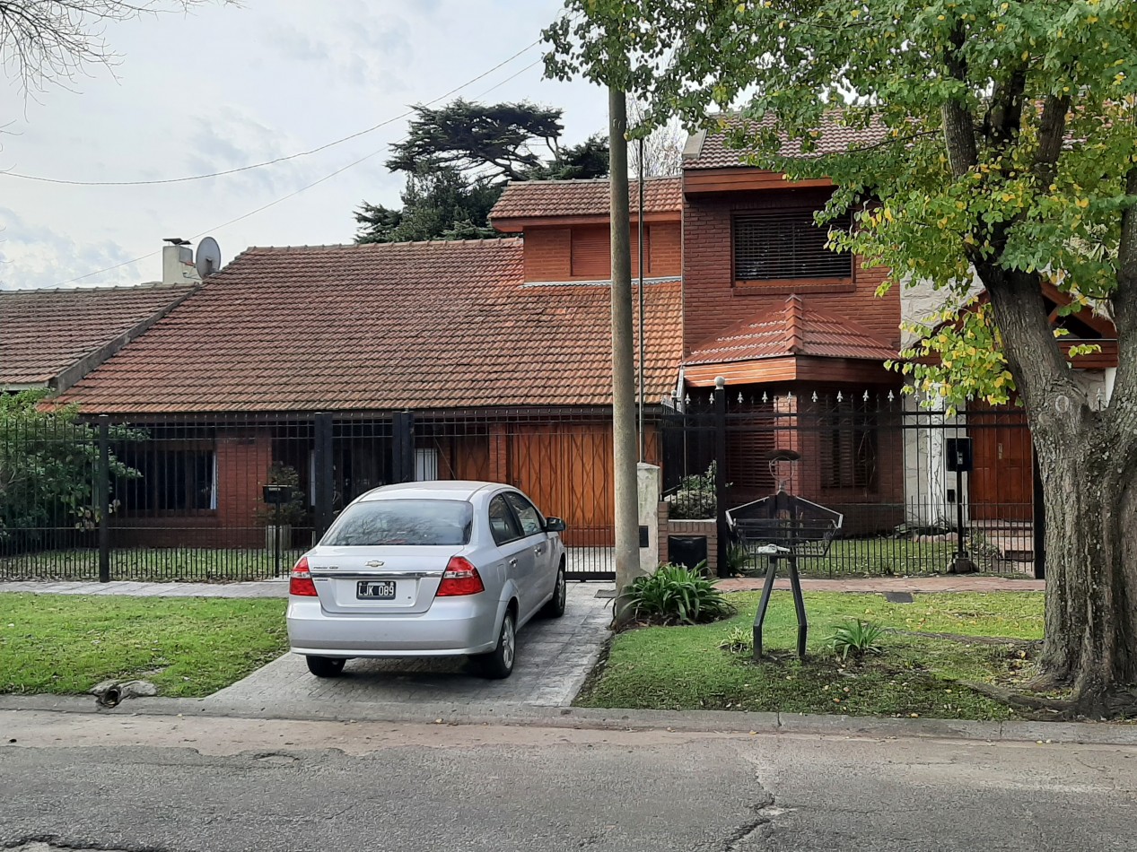 CASA 4 AMBIENTES PARQUE LURO QUINCHO JARDIN