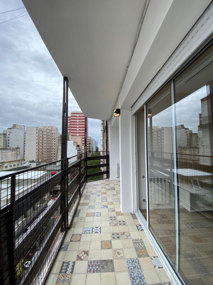 Venta departamento 3 ambientes a la calle con balcon corrido y cochera