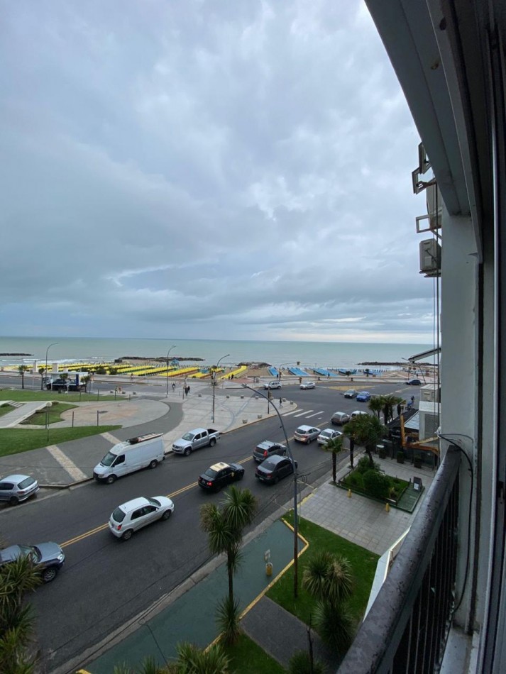 Venta departamento 2 ambientes invertido con vista al mar y balcon frances la Perla