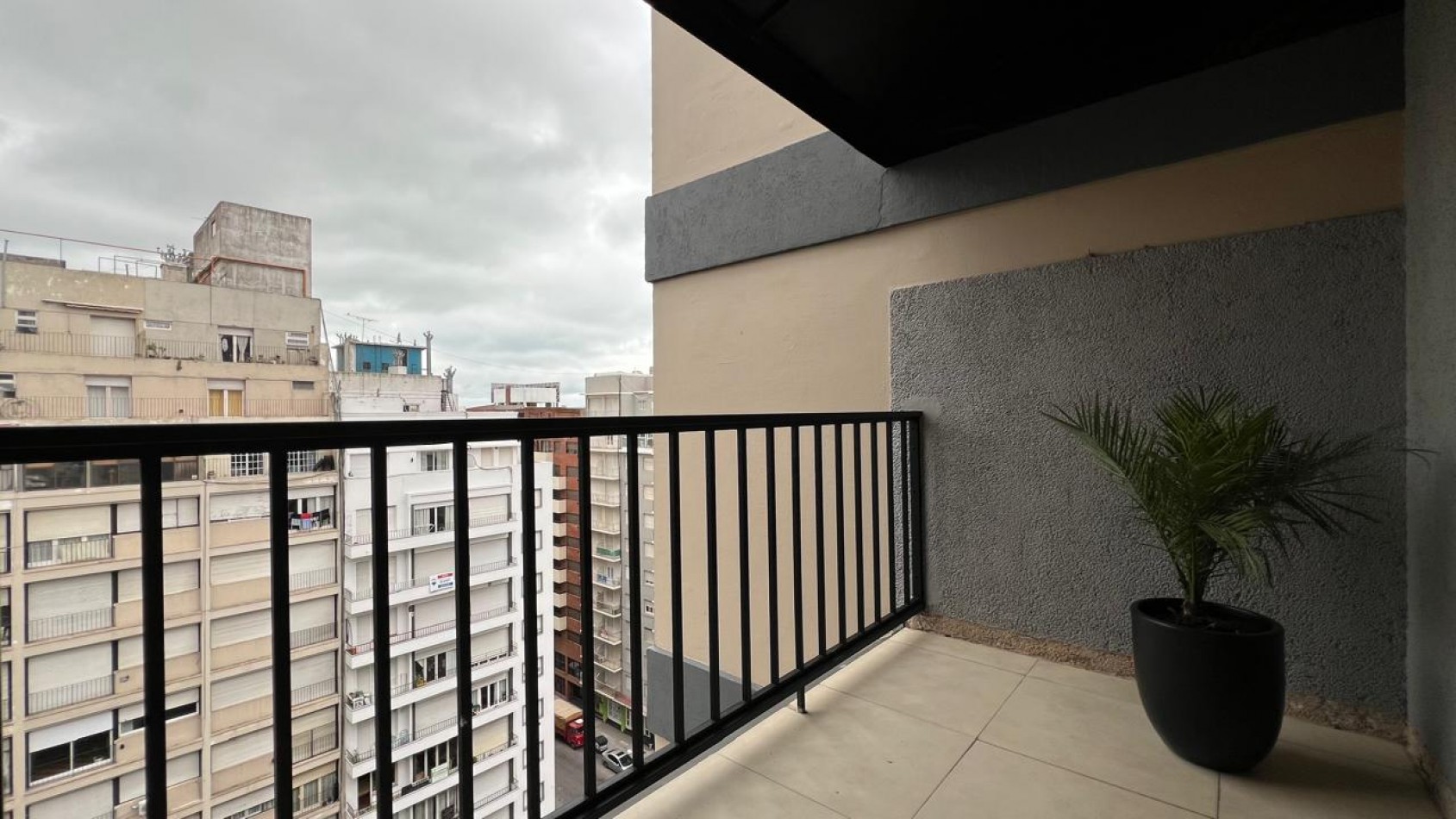 Venta Departamento 4 ambientes, Balcon y Parrilla. Plaza Colon 