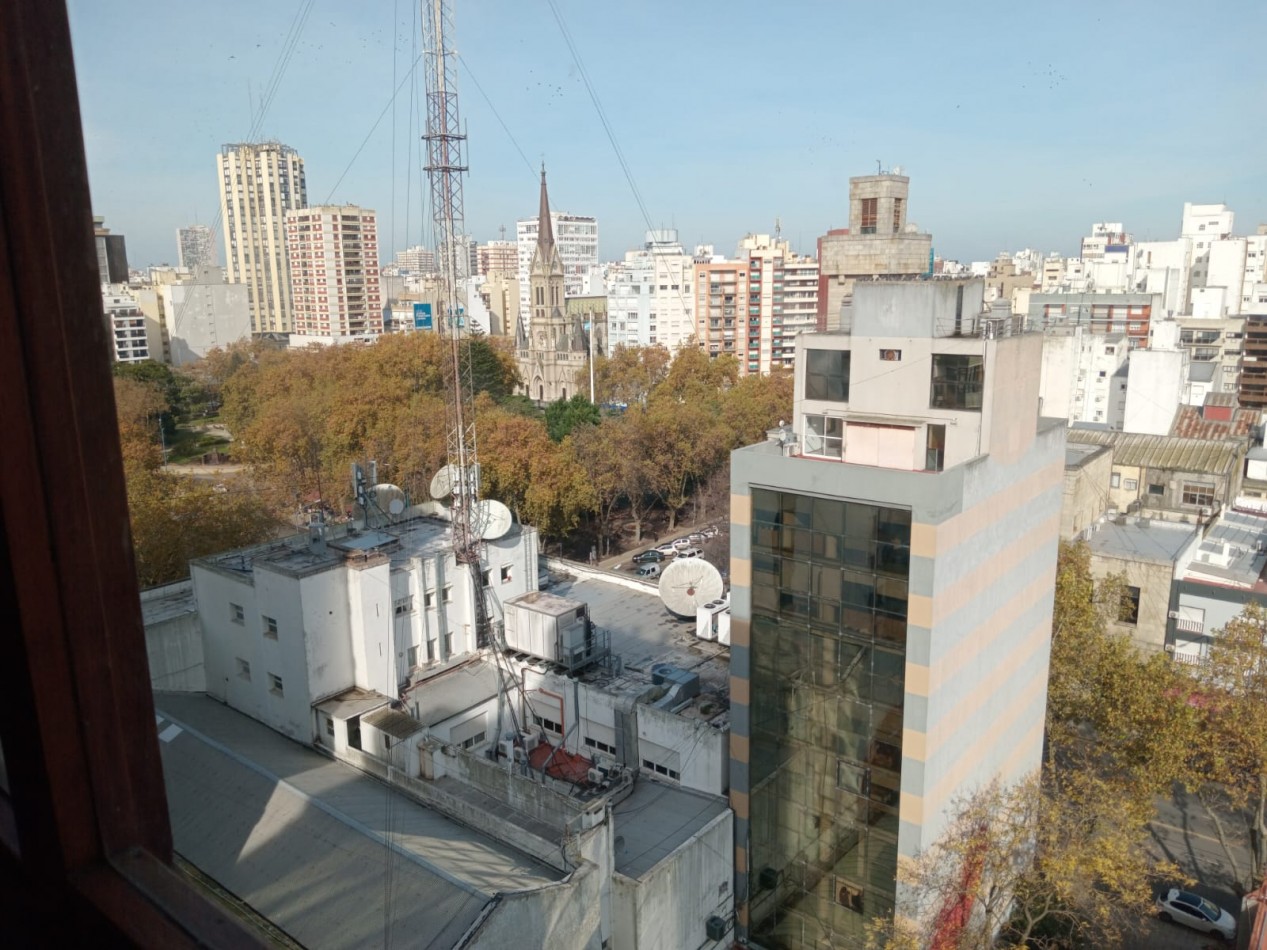 DEPARTAMENTO DE 2 AMBIENTES AL FRENTE CON COCHERA