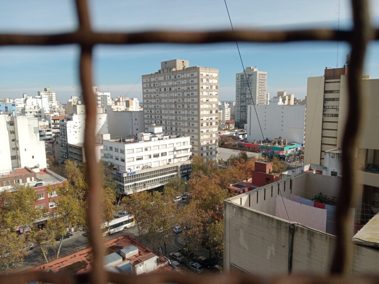 DEPARTAMENTO DE 2 AMBIENTES AL FRENTE CON COCHERA