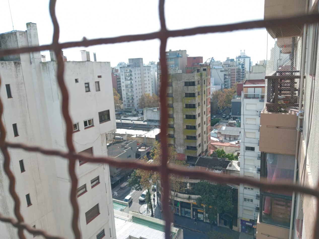 DEPARTAMENTO DE 2 AMBIENTES AL FRENTE CON COCHERA