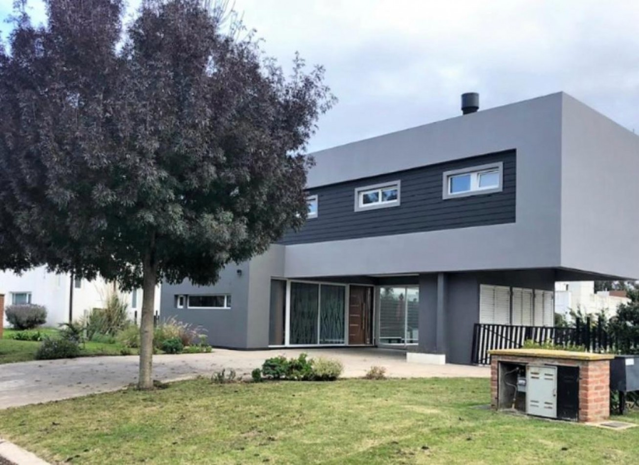 CASA EN BARRIO PRIVADO ARENAS DEL SUR- 4 AMB. Y PISCINA - CERCA DE LA ENTRADA Y DEL CLUB HOUSE.