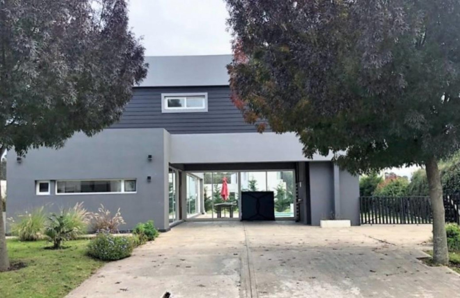 CASA EN BARRIO PRIVADO ARENAS DEL SUR- 4 AMB. Y PISCINA - CERCA DE LA ENTRADA Y DEL CLUB HOUSE.