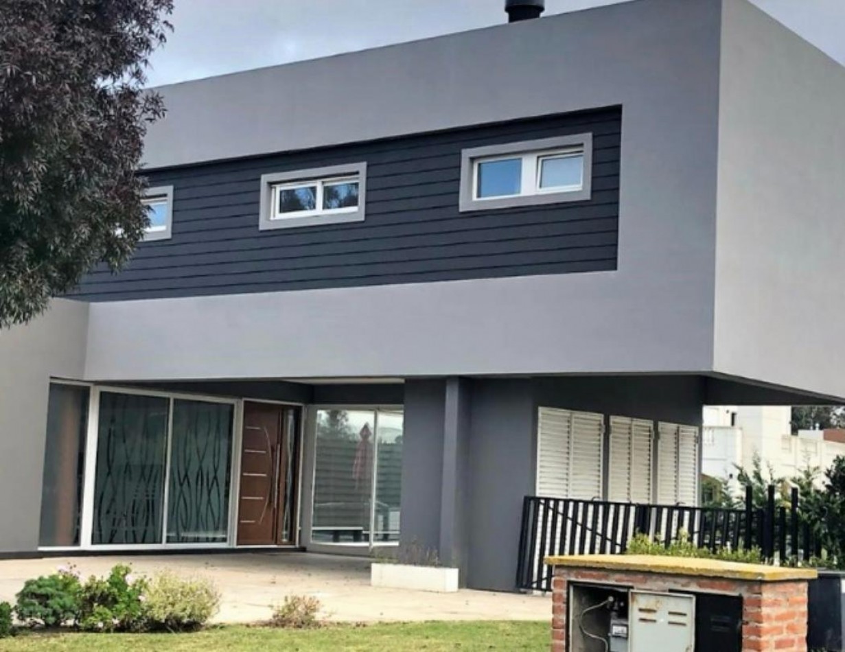 CASA EN BARRIO PRIVADO ARENAS DEL SUR- 4 AMB. Y PISCINA - CERCA DE LA ENTRADA Y DEL CLUB HOUSE.