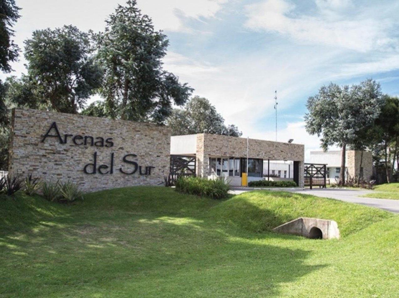 CASA EN BARRIO PRIVADO ARENAS DEL SUR- 4 AMB. Y PISCINA - CERCA DE LA ENTRADA Y DEL CLUB HOUSE.