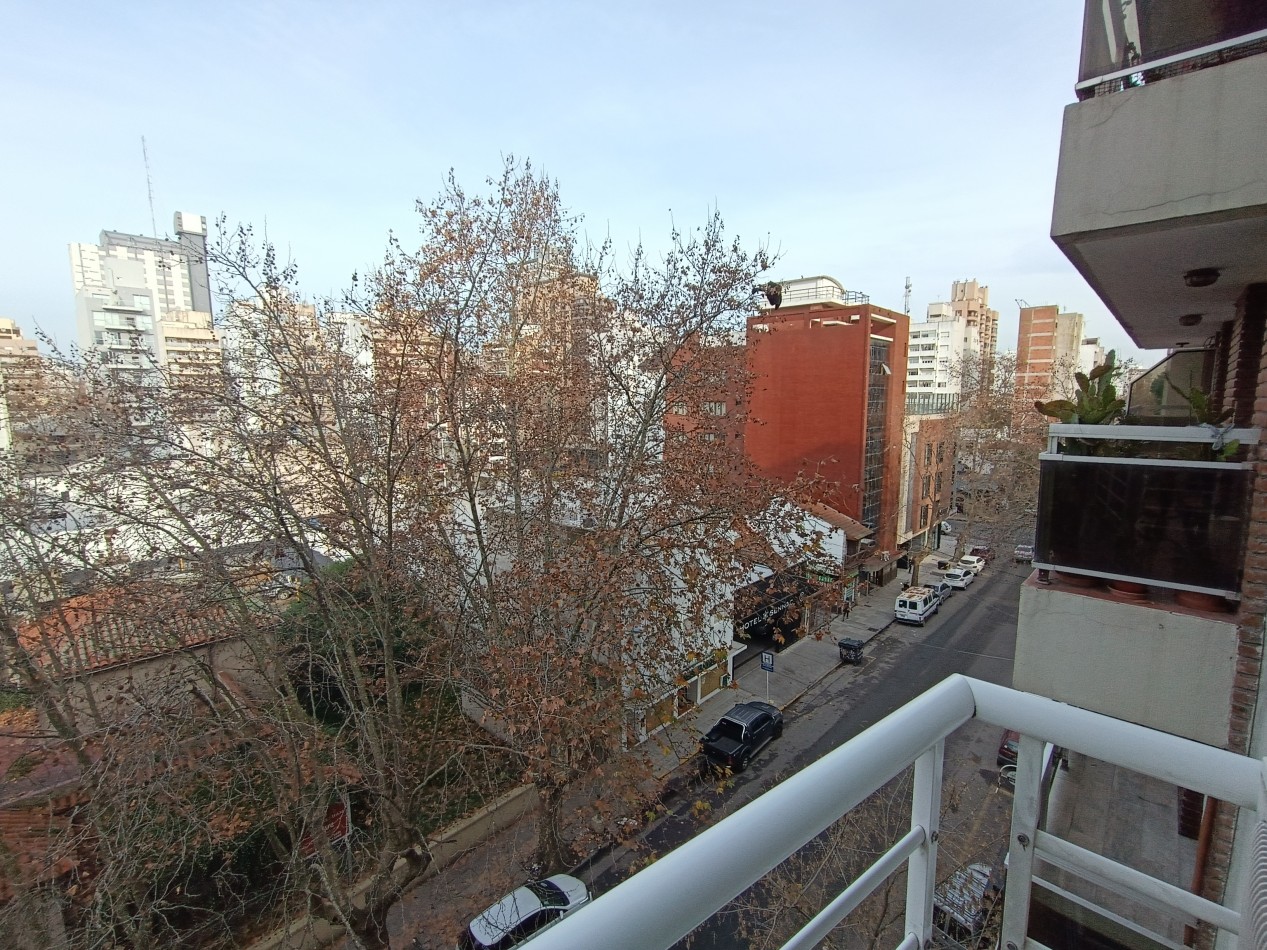 VENTA DEPARTAMENTO 3 AMBIENTES CON BALCON A LA CALLE LA PERLA