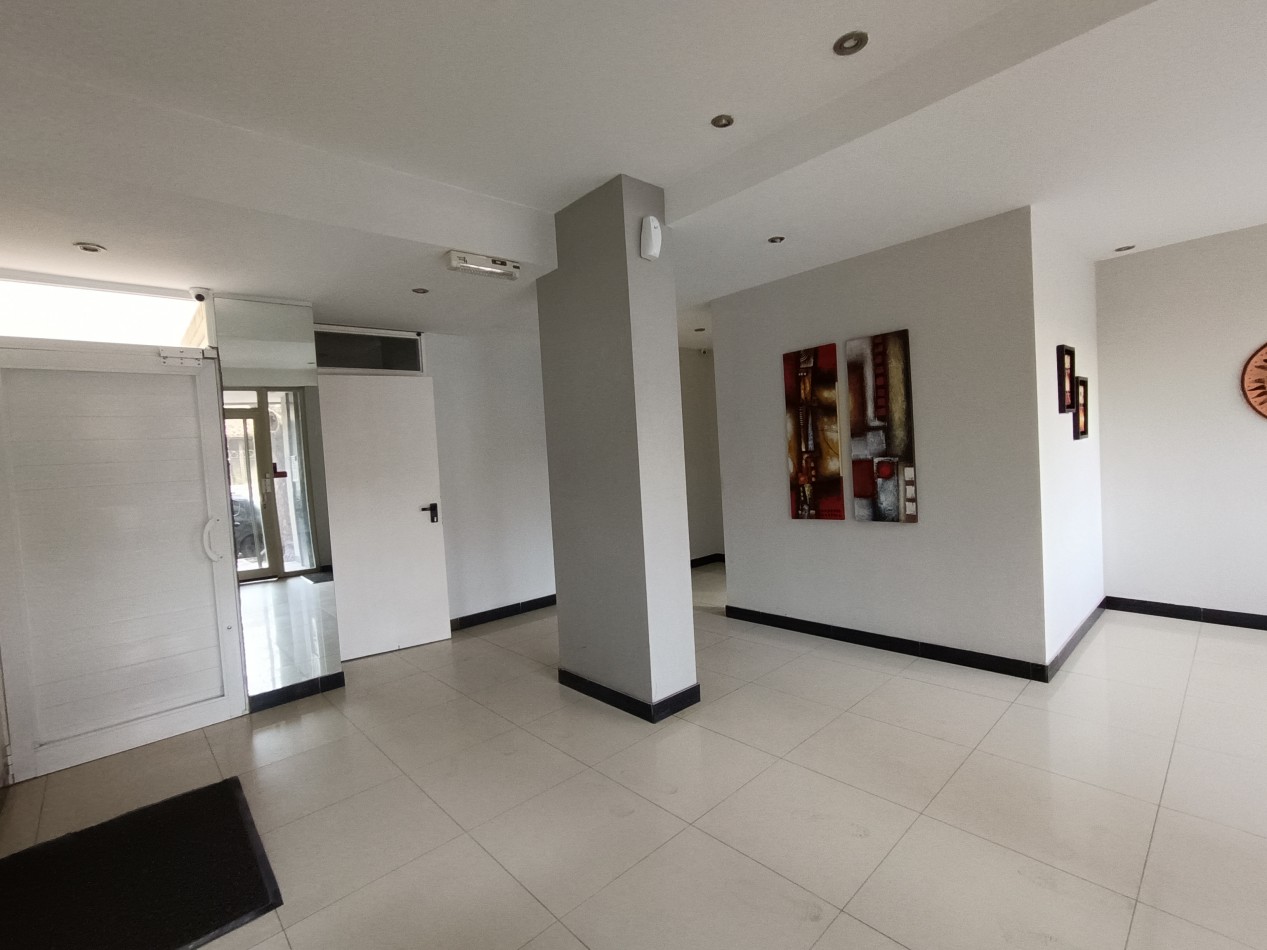 VENTA DEPARTAMENTO 3 AMBIENTES CON BALCON A LA CALLE LA PERLA