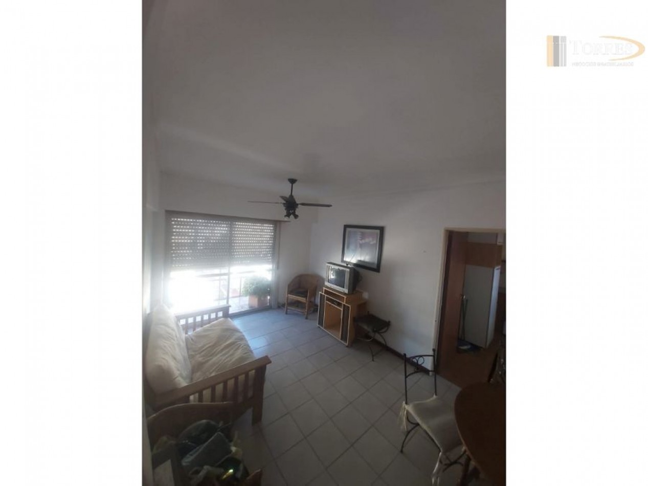 VENTA DEPARTAMENTO 2 AMBIENTES A LA CALLE CON BALCON CORRIDO ZONA PLAZA COLON