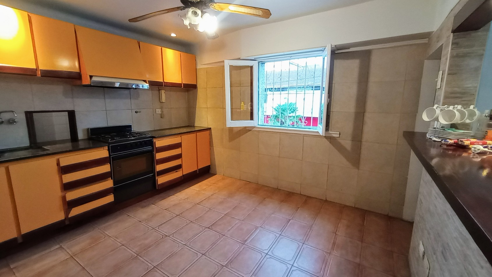 Venta departamento 4 ambientes c/ cochera y balcon 