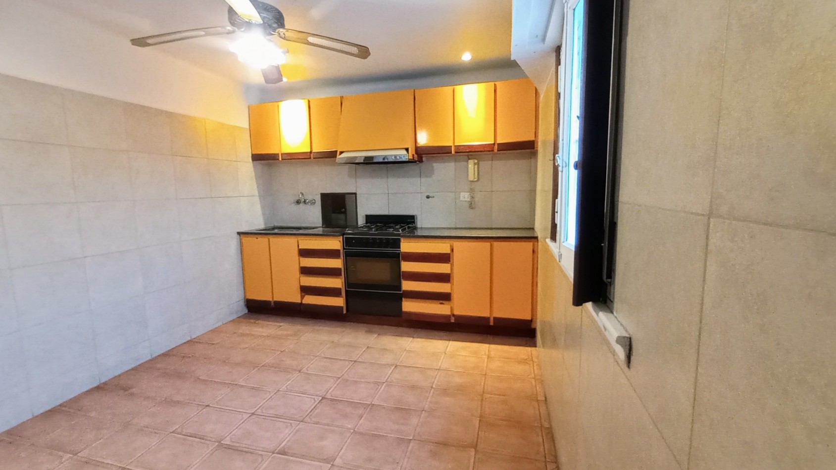 Venta departamento 4 ambientes c/ cochera y balcon 