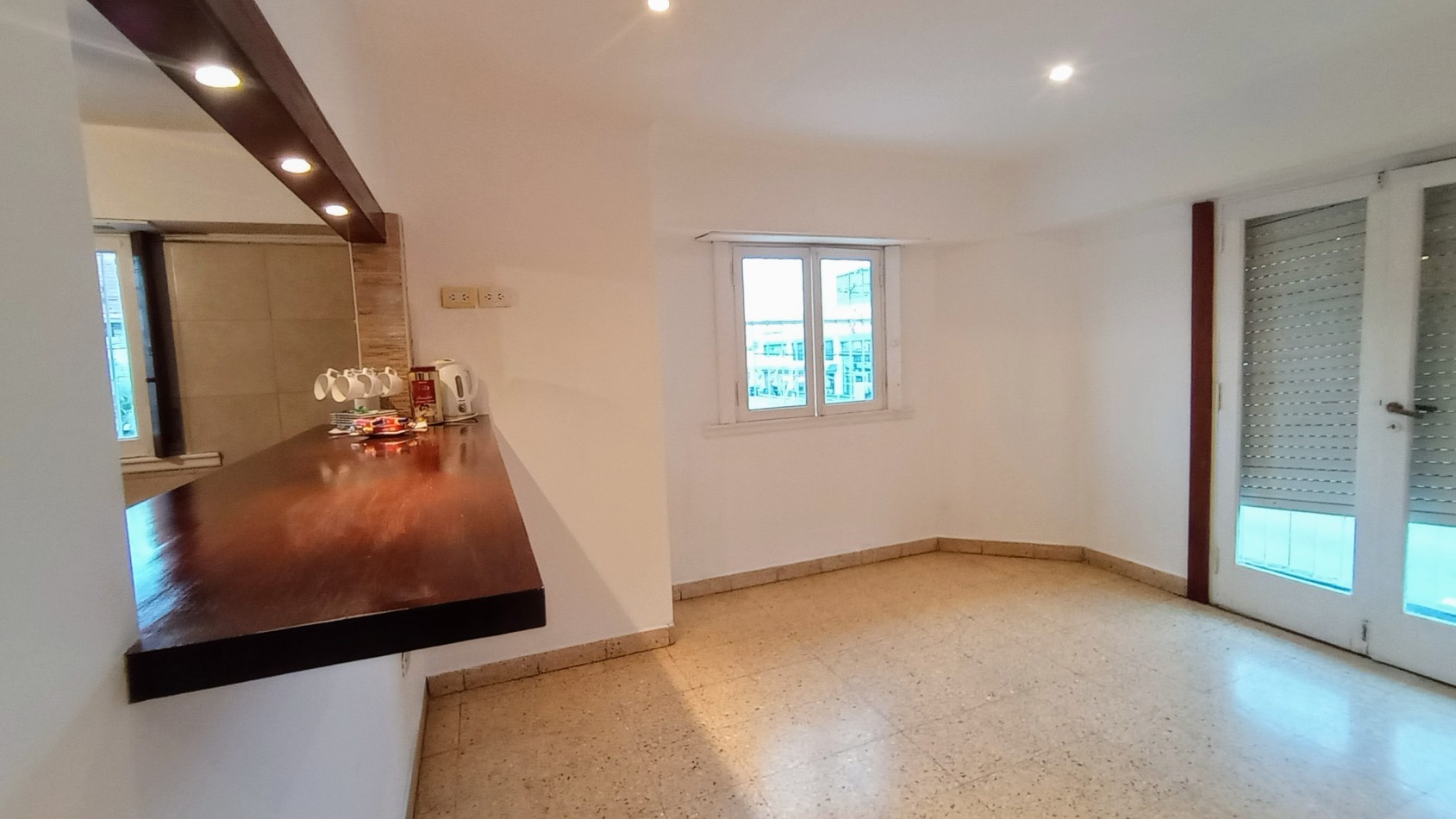 Venta departamento 4 ambientes c/ cochera y balcon 