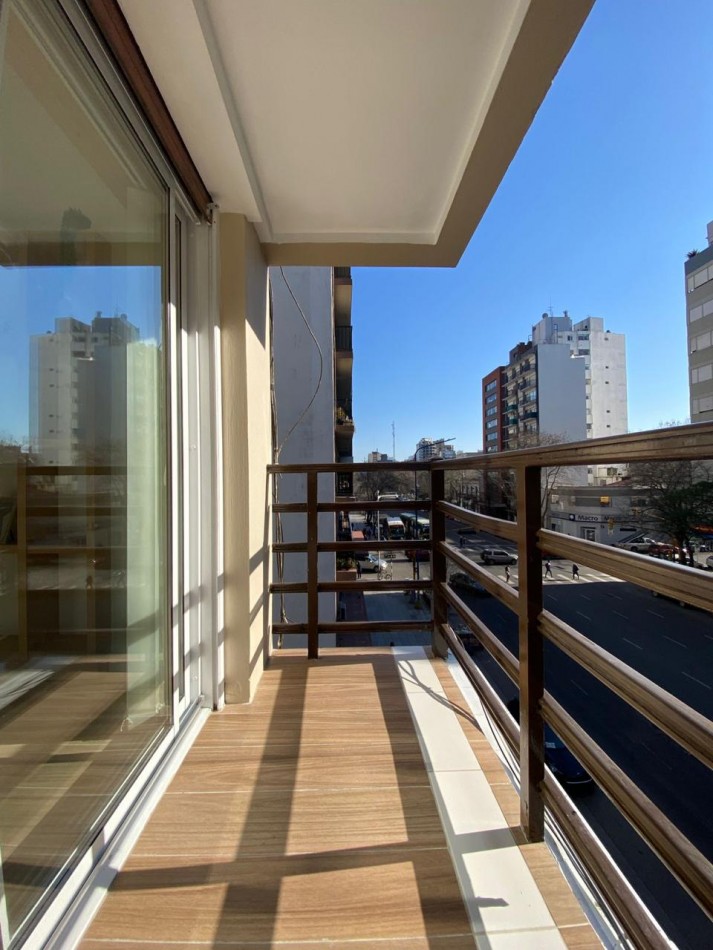 Venta Departamento 3 ambientes con balcon a la calle y cochera