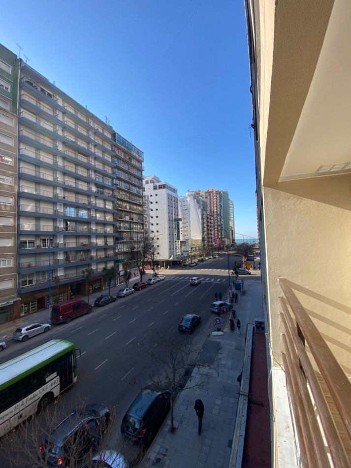 Venta Departamento 3 ambientes con balcon a la calle y cochera