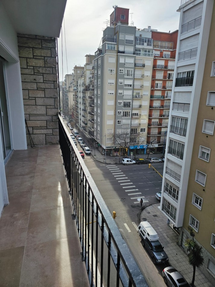 Venta Departamento 3 ambientes reciclado con Balcon saliente