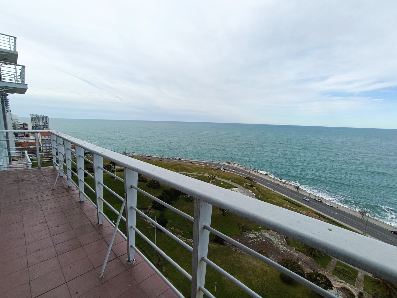 VENTA DEPARTAMENTO 8 AMBIENTES CON VISTA PLENA AL MAR Y COCHERA PLAYA GRANDE 