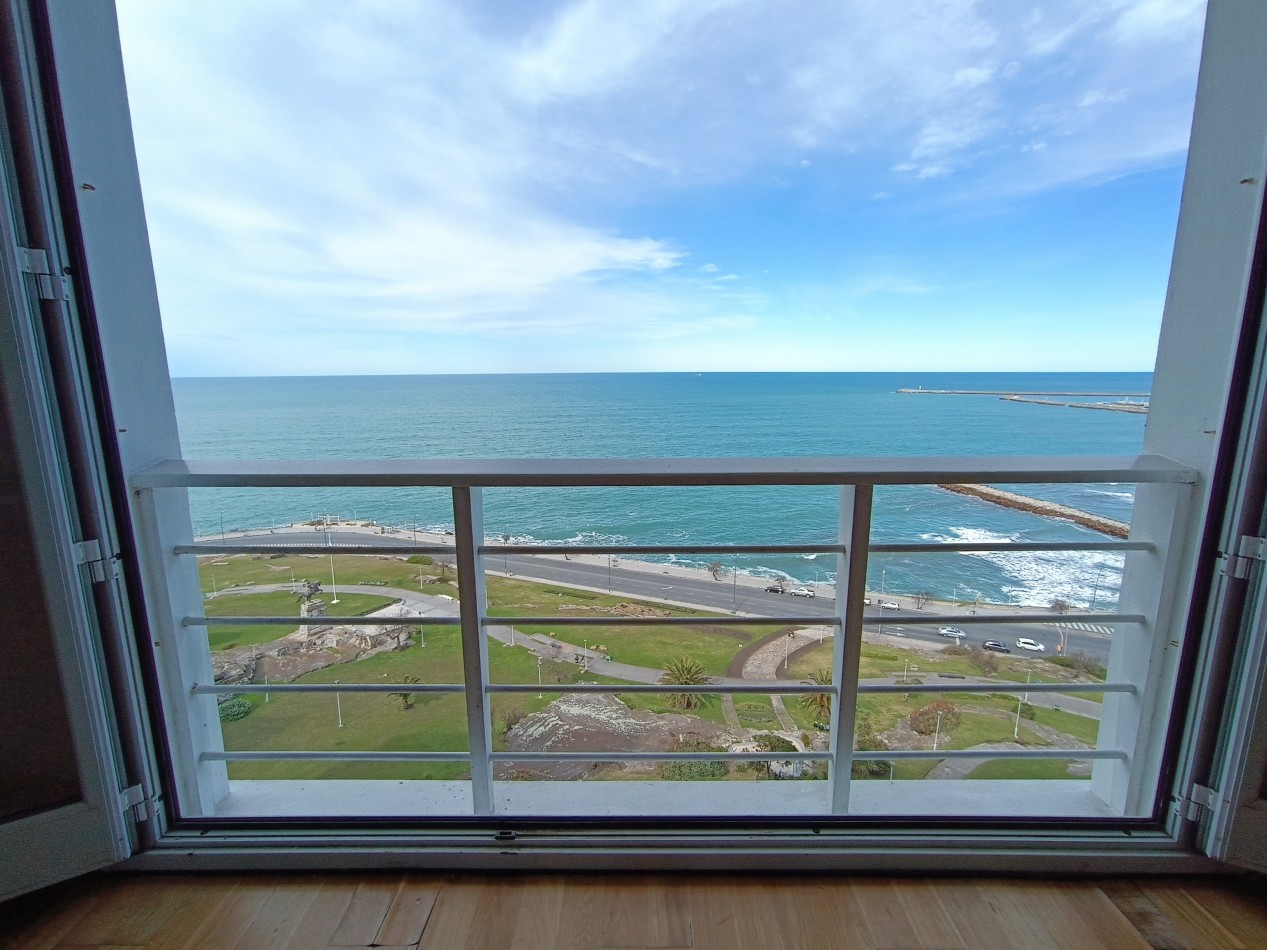 VENTA DEPARTAMENTO 8 AMBIENTES CON VISTA PLENA AL MAR Y COCHERA PLAYA GRANDE 