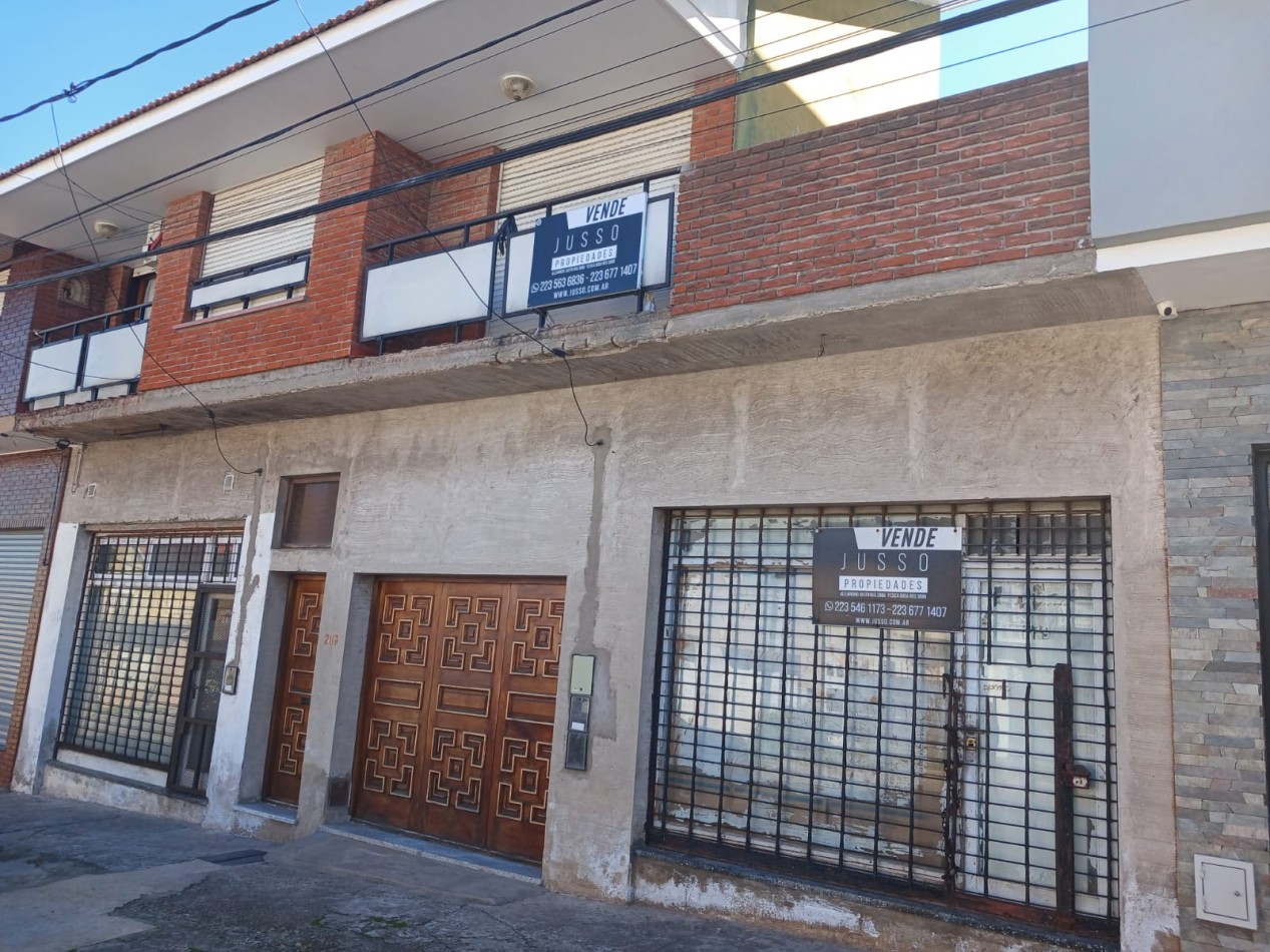 Venta  casa con 4 dormitorios garage y 2 locales