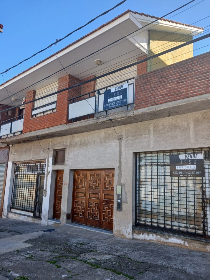 Venta  casa con 4 dormitorios garage y 2 locales