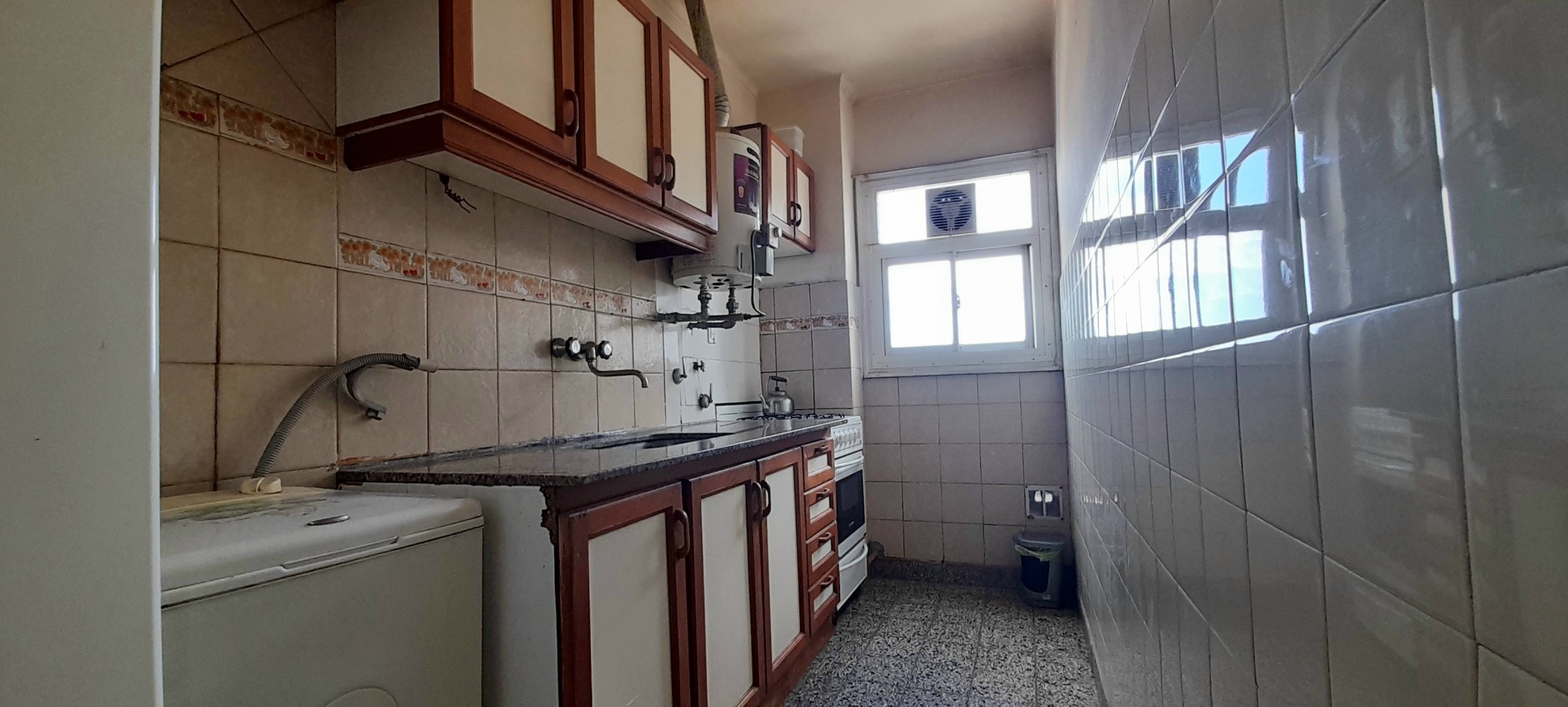 VENTA! DPTO CON BALCON SALIENTE ZONA GUEMES 