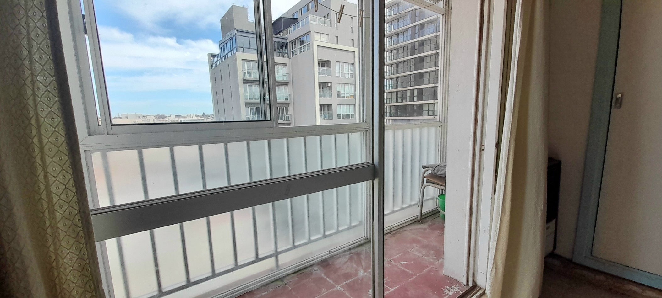 VENTA! DPTO CON BALCON SALIENTE ZONA GUEMES 