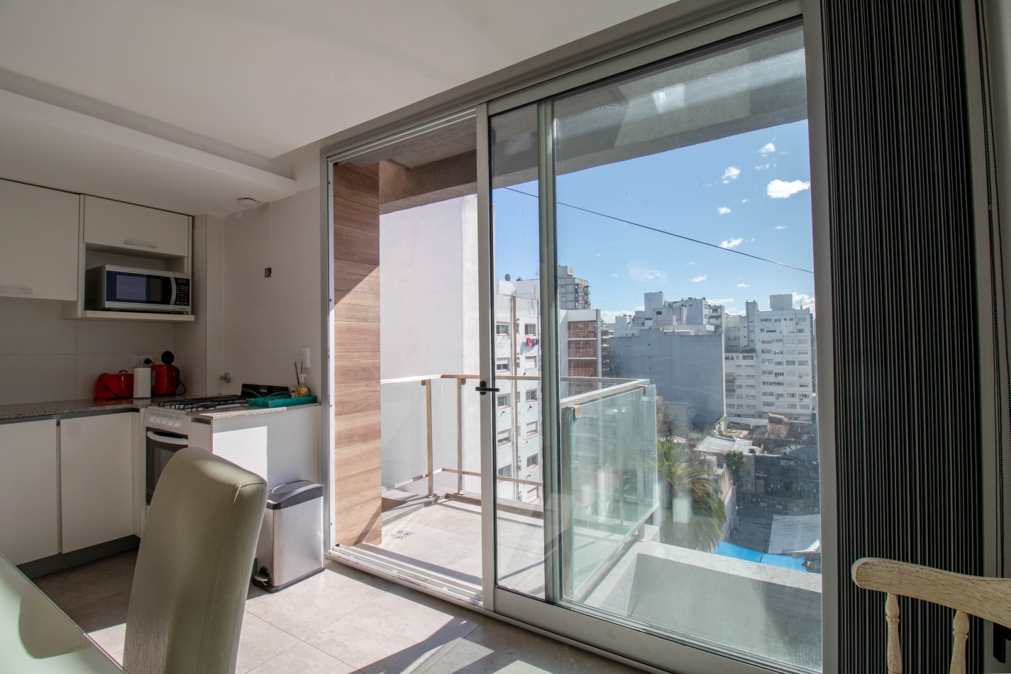 Venta departamento de tres ambientes. Plaza Mitre