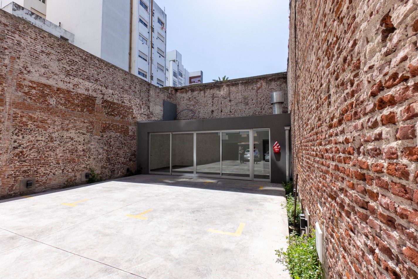 Venta departamento de tres ambientes. Plaza Mitre