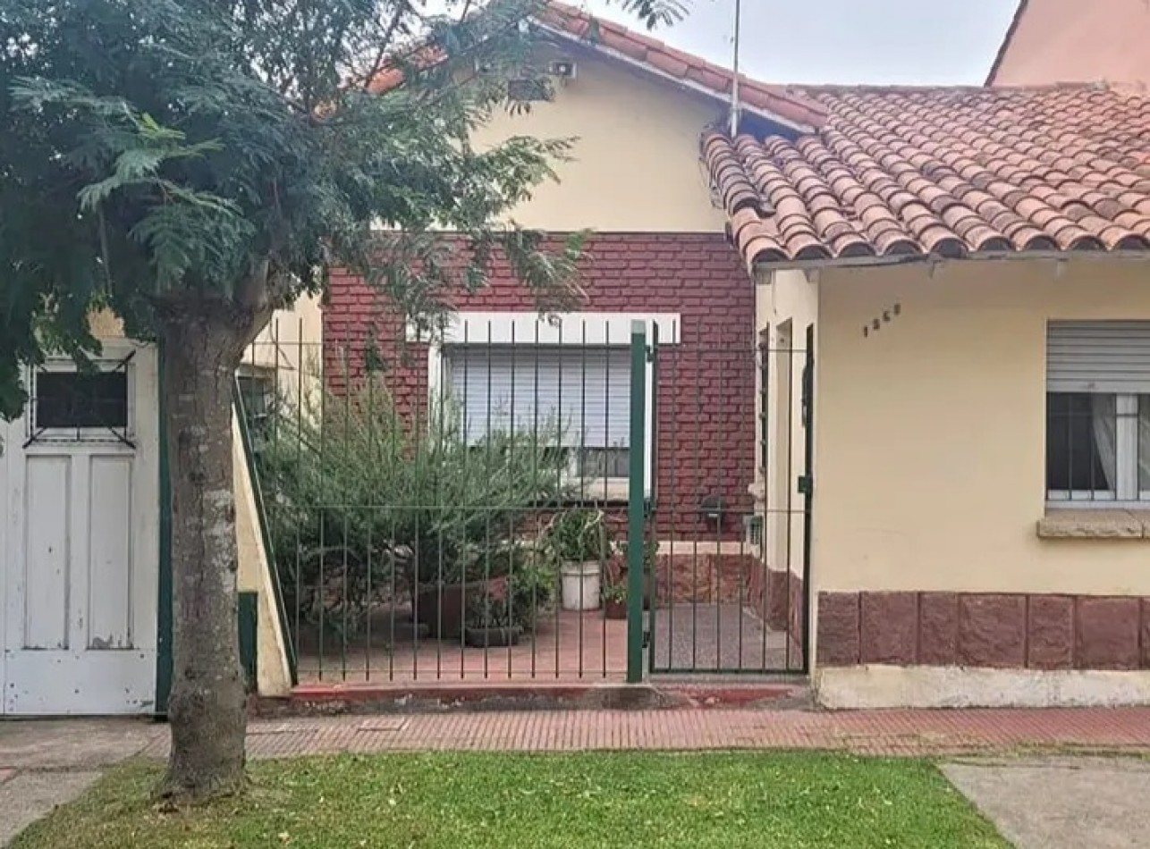 VENTA! CASA DE 3 AMB. GARAGE PARA 2 AUTOS. FORTUNATO DE LA PLAZA