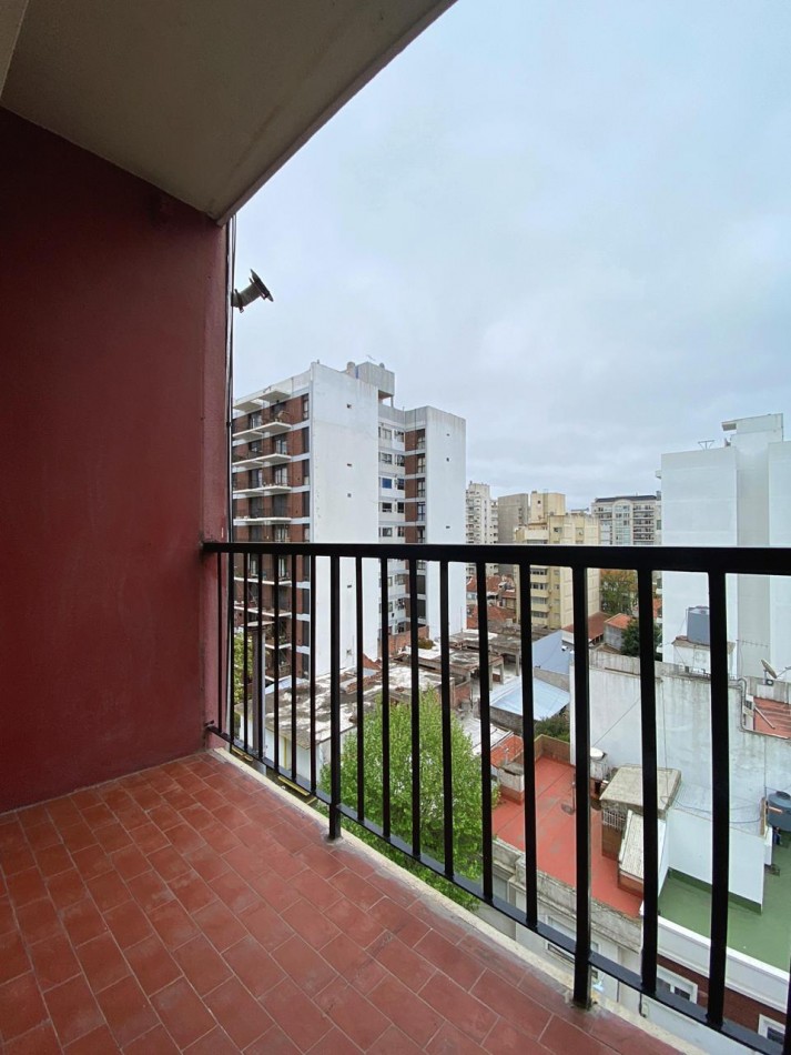 Venta Departamento 2 ambientes con balcon a la calle, amoblado