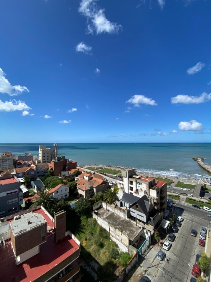 Venta Departamento 3 ambientes con dependencia, balcon y vista al mar, reciclado y amoblado