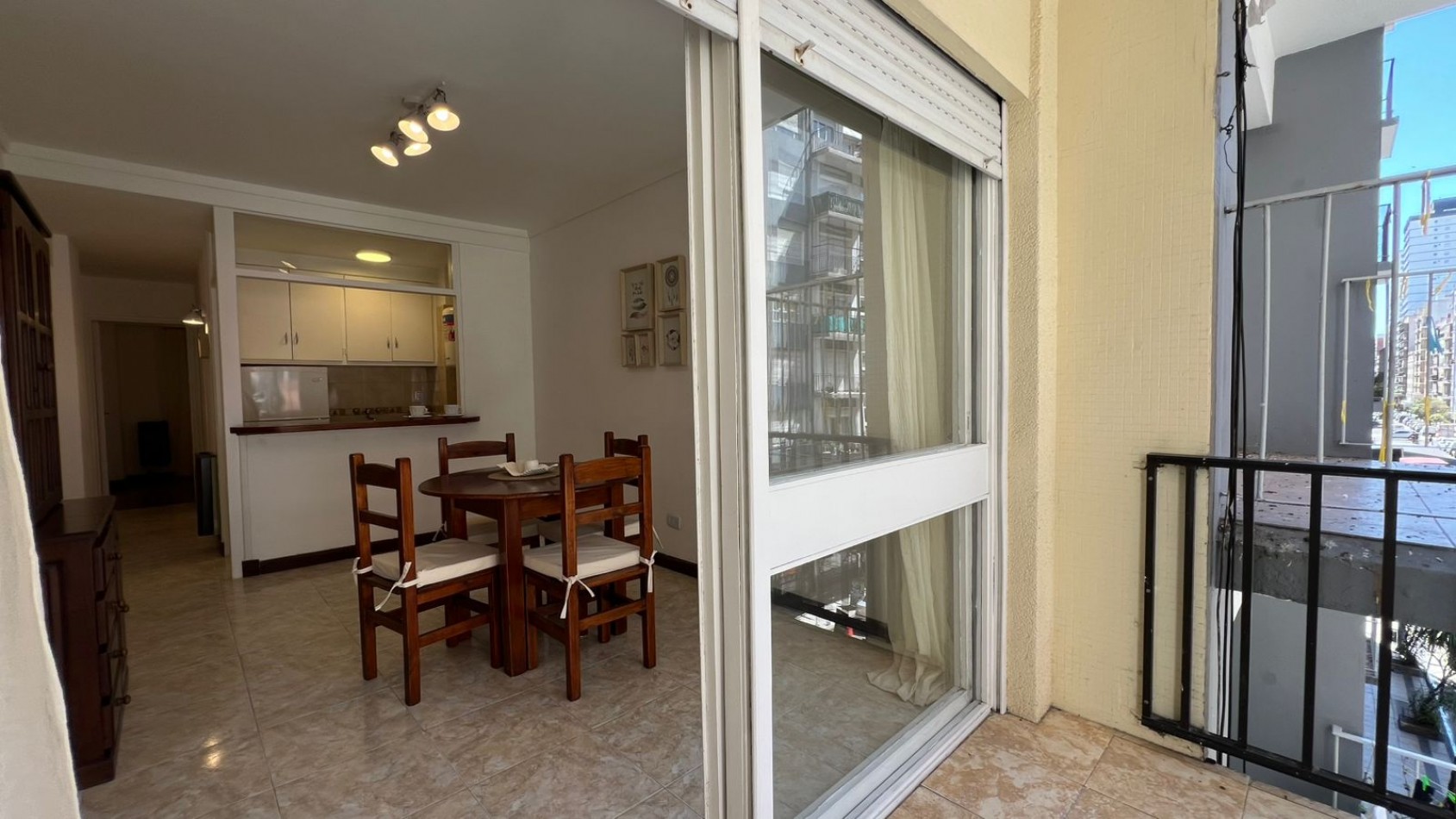 Venta Departamento 2 ambientes con balcon a la calle, amoblado