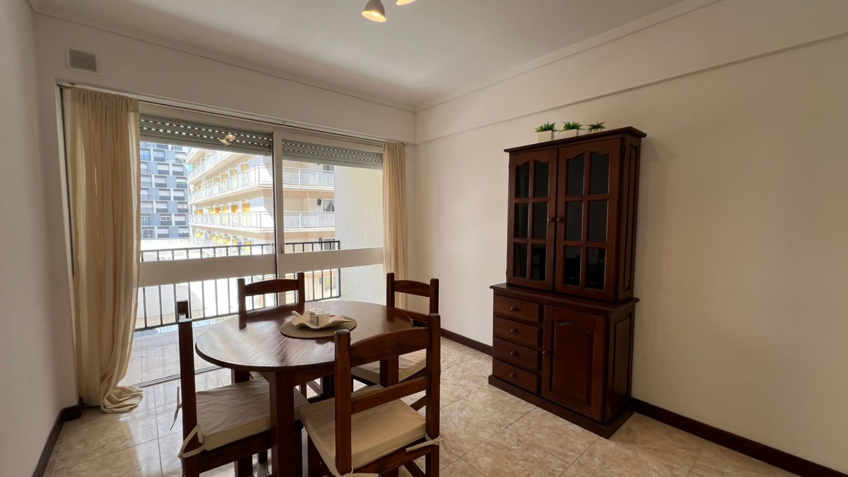 Venta Departamento 2 ambientes con balcon a la calle, amoblado